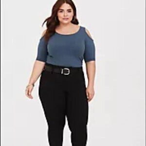 NWT Torrid Cold Shoulder stretchy top sz 2